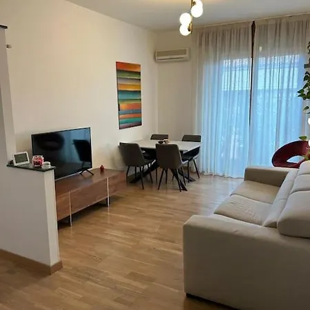 Apartment Renzo E Lucia