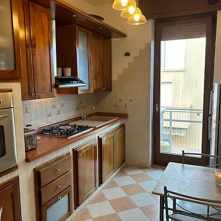 Renzo E Lucia דירה *