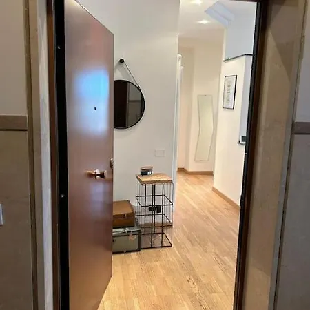 Renzo E Lucia דירה *